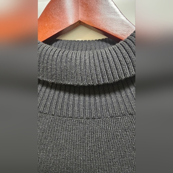French Connection Turtleneck Sweater Black Flattered Sleeve soft acrylic size XL - Picture 4 of 6